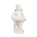 Estátua de anjo com uma taça na mão