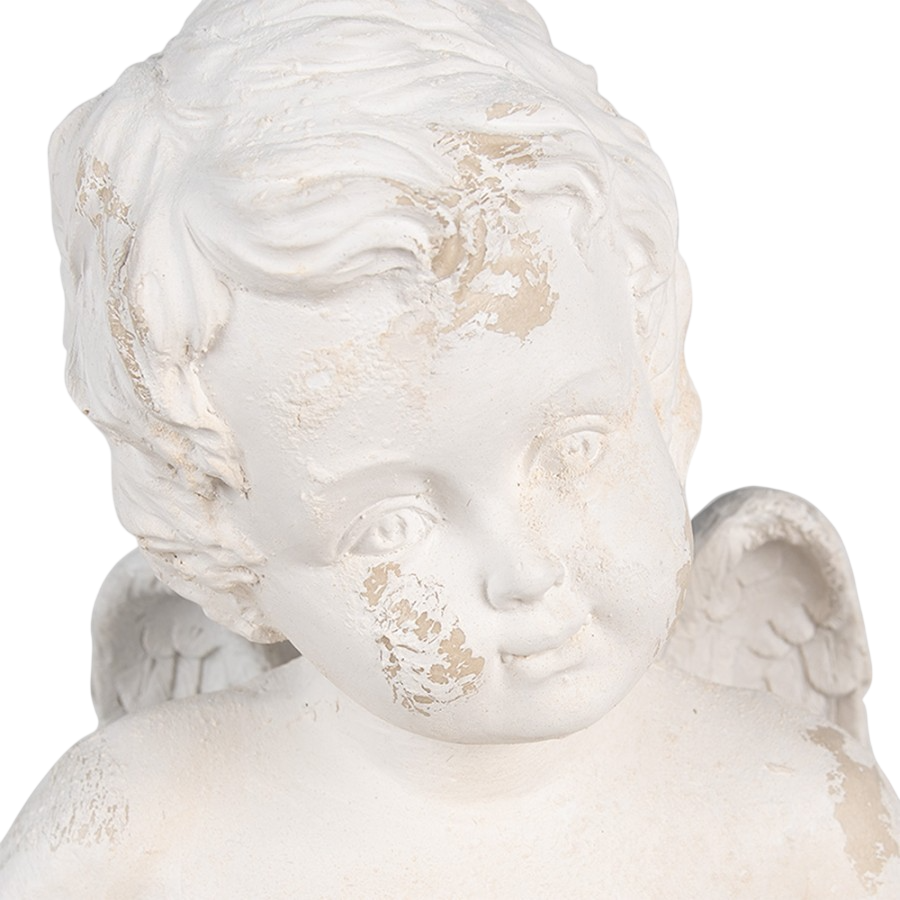 Estátua de anjo com uma taça na mão
