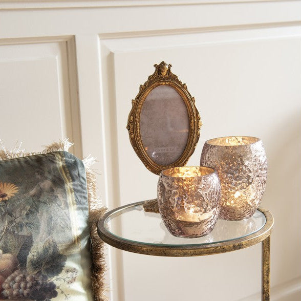 Moldura em dourado com coroa